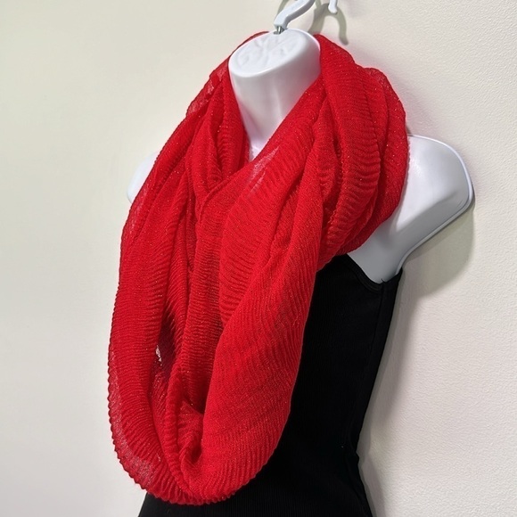 Red scarf - Picture 2 of 5